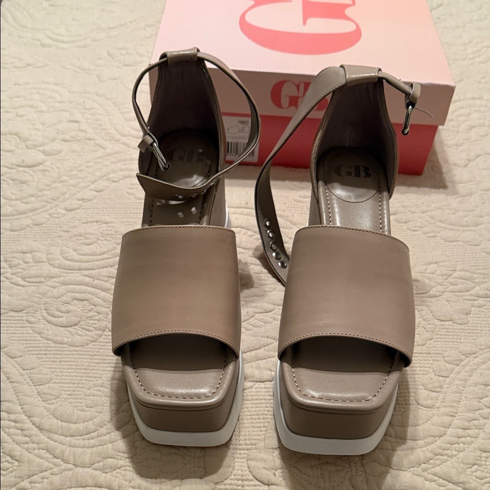 Gianni Bini Heart Throb Gris Taupe and White Platform Sandals